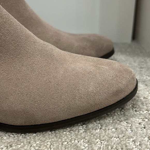 Blondo Sadie Waterproof Bootie. Size 8.5. Mushroom Suede. *good condition* - Picture 11 of 15
